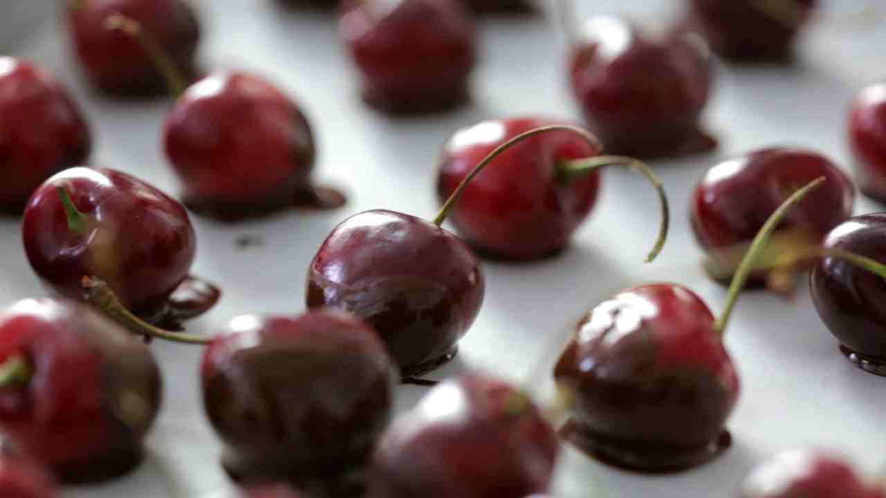 Chocolate-Dipped Cherries with Pistachios recommend Chocolate-Dipped Cherries with Pistachios advise